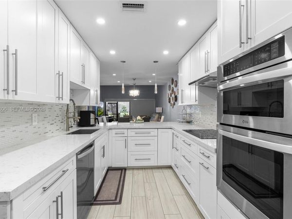 1064 NW 97th Ave, Pembroke Pines, FL 33024