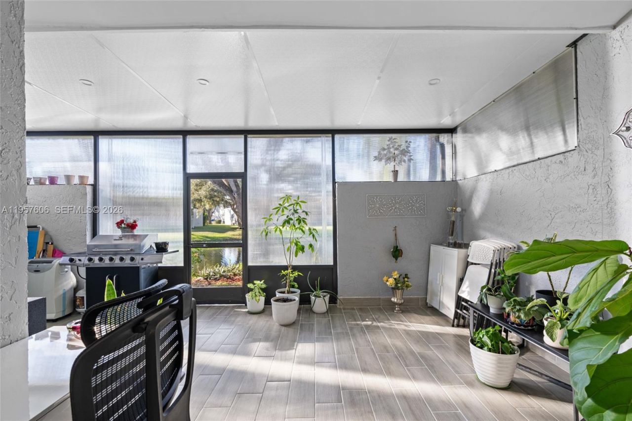 1064 NW 97th Ave, Pembroke Pines, FL 33024 Photo