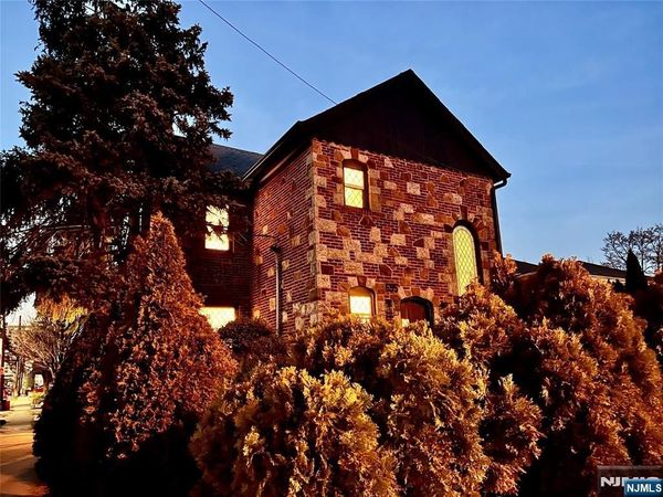 695 Palisade Avenue, CLIFFSIDE PARK, NJ 07010