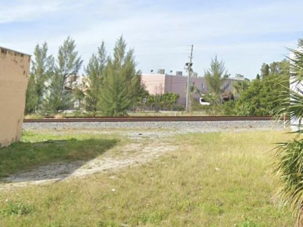 2731 Pinewood Avenue, West Palm Beach, FL 33407