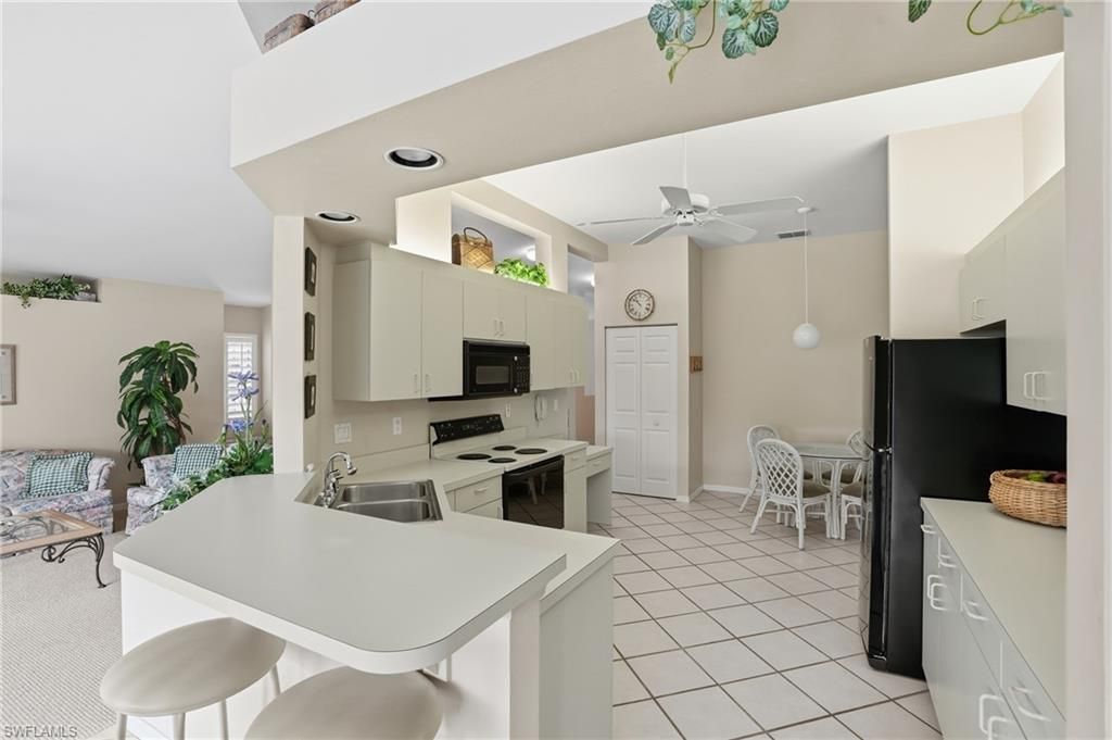 7680 Oleander Gate Dr, Unit J202, Naples, FL 34109 Photo