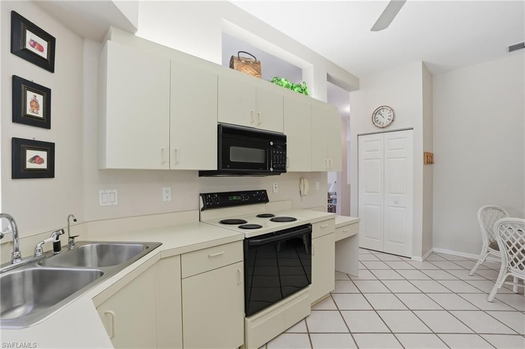 7680 Oleander Gate Dr, Unit J202, Naples, FL 34109 Photo