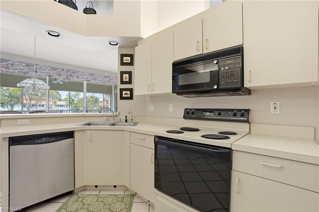 7680 Oleander Gate Dr, Unit J202, Naples, FL 34109 Photo
