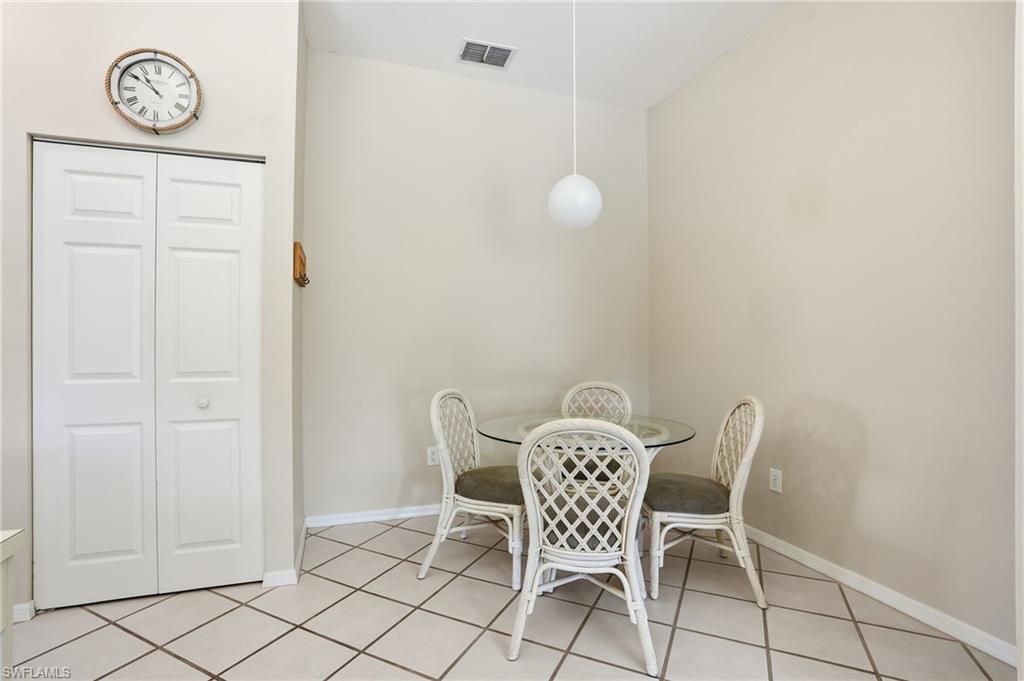 7680 Oleander Gate Dr, Unit J202, Naples, FL 34109 Photo