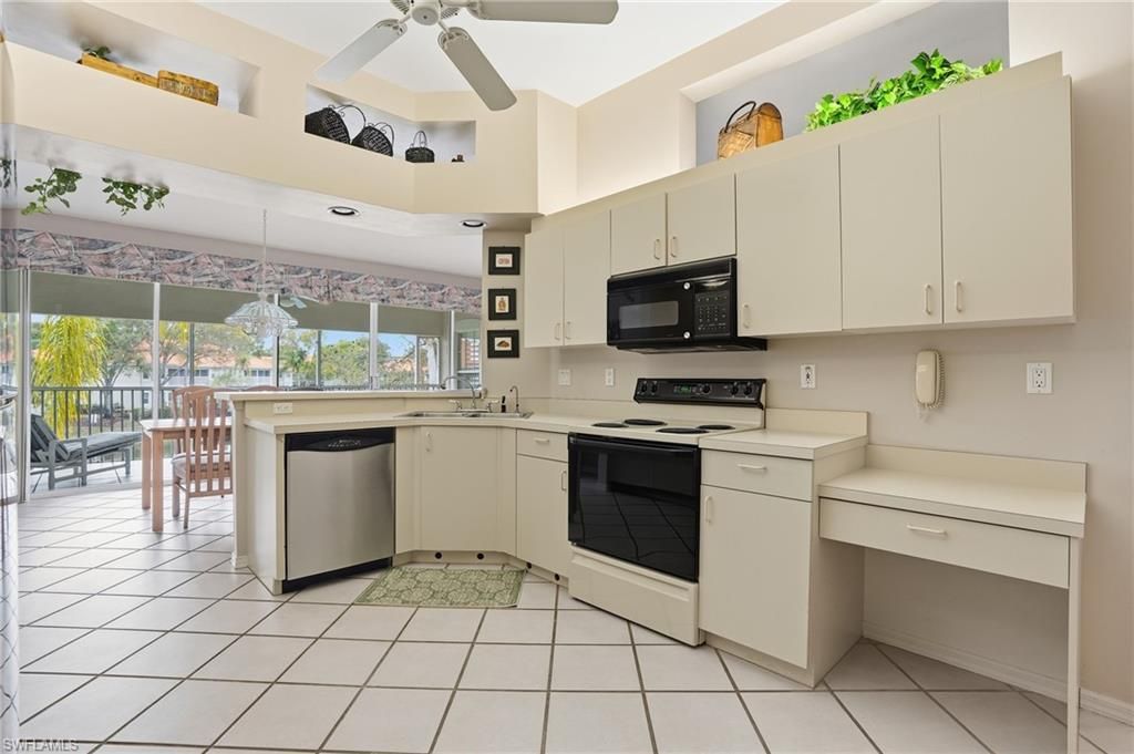 7680 Oleander Gate Dr, Unit J202, Naples, FL 34109 Photo