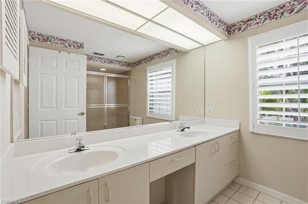 7680 Oleander Gate Dr, Unit J202, Naples, FL 34109 Photo