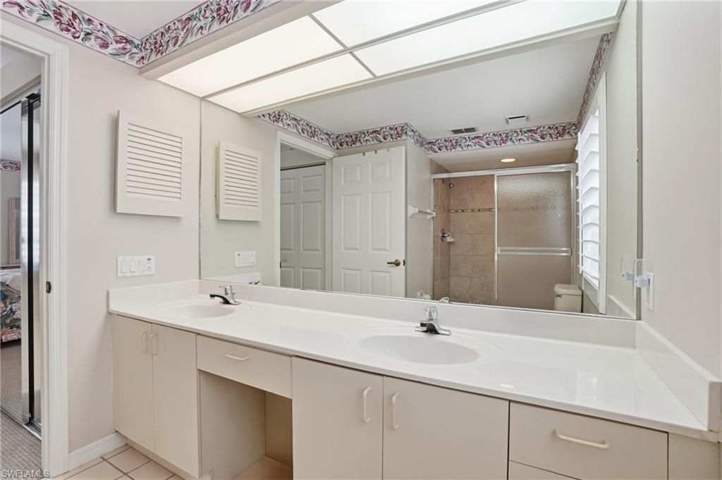 7680 Oleander Gate Dr, Unit J202, Naples, FL 34109 Photo