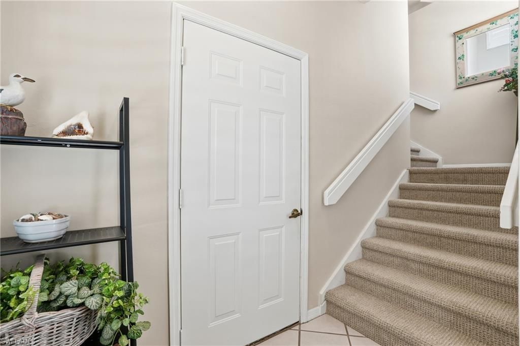 7680 Oleander Gate Dr, Unit J202, Naples, FL 34109 Photo
