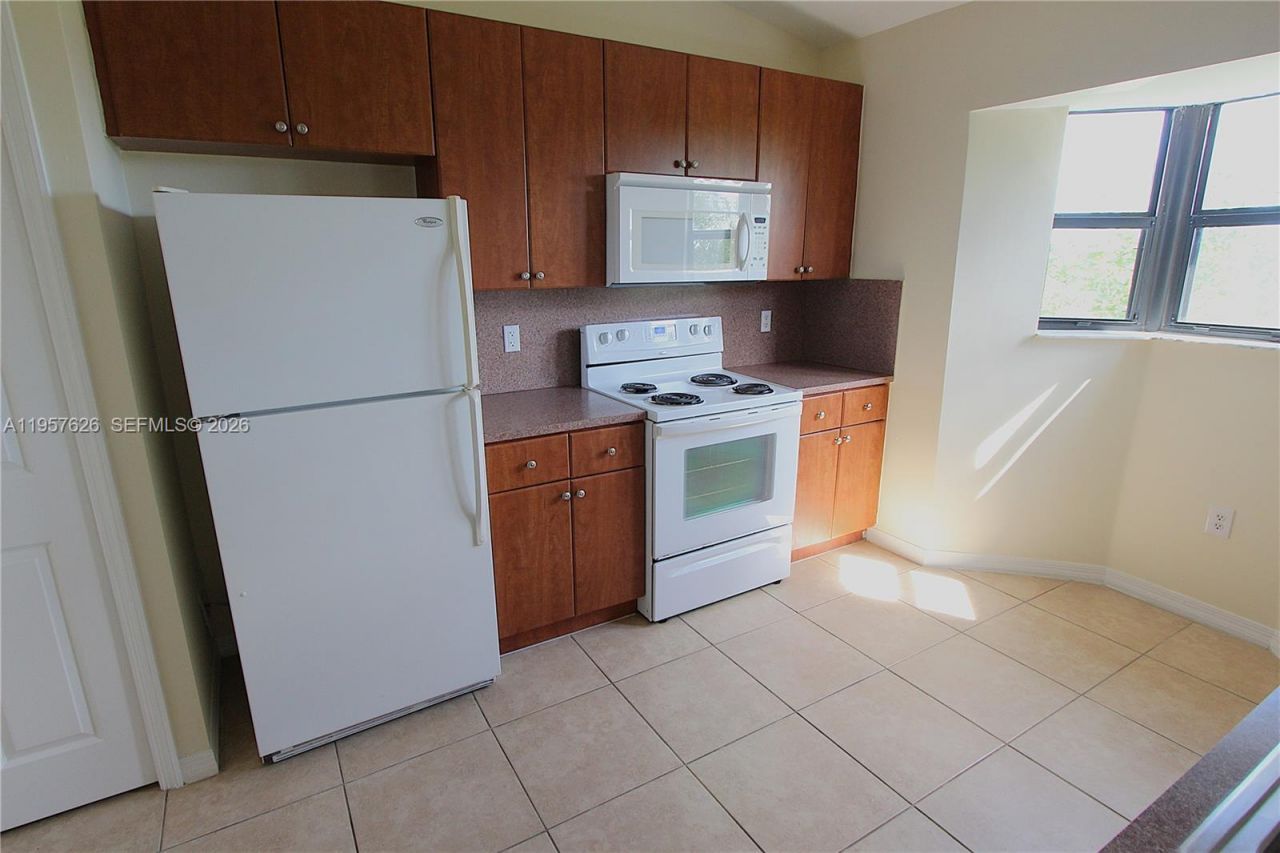 22901 SW 88th Pl, Unit 304, Cutler Bay, FL 33190 Photo