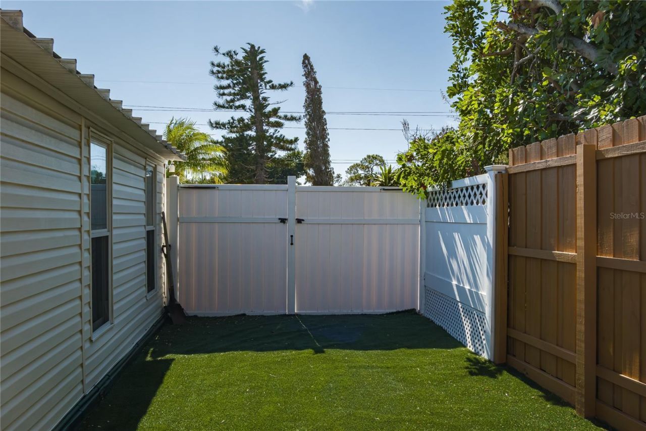 205 52nd Avenue Terrace E, Bradenton, FL 34203 Photo