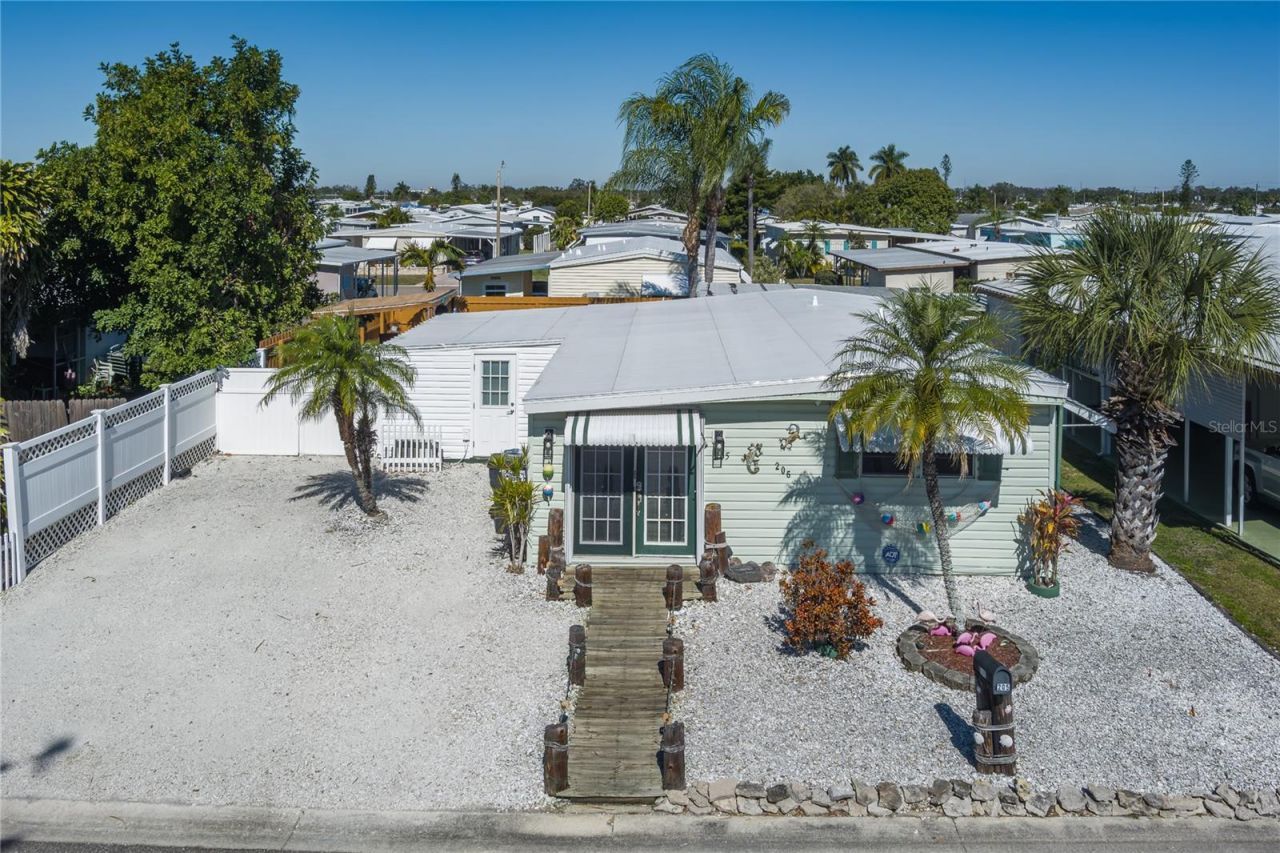 205 52nd Avenue Terrace E, Bradenton, FL 34203 Photo