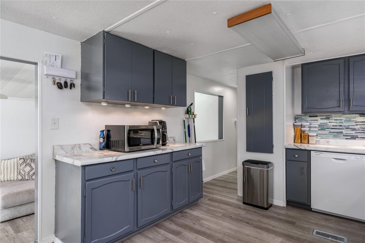 205 52nd Avenue Terrace E, Bradenton, FL 34203 Photo