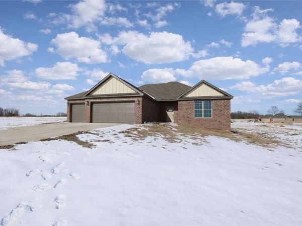 2550 Peterson Road , Gentry, AR 72734