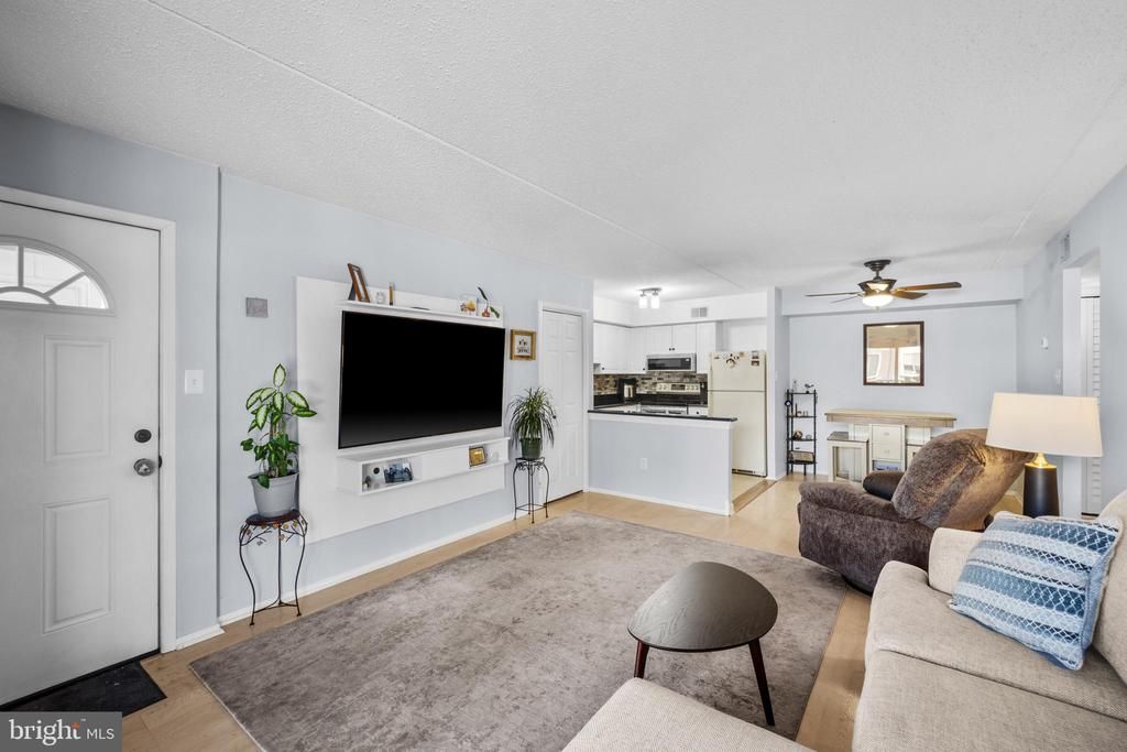 5200 Hilltop Drive, Unit M16, Brookhaven, PA 19015 Main Photo