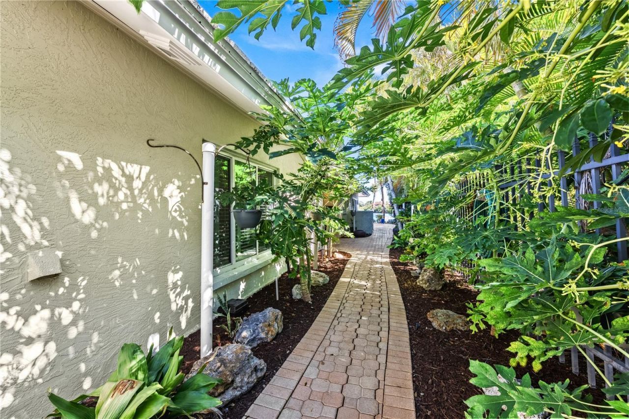 1320 Moonmist Drive, Unit B-11, Sarasota, FL 34242 Photo