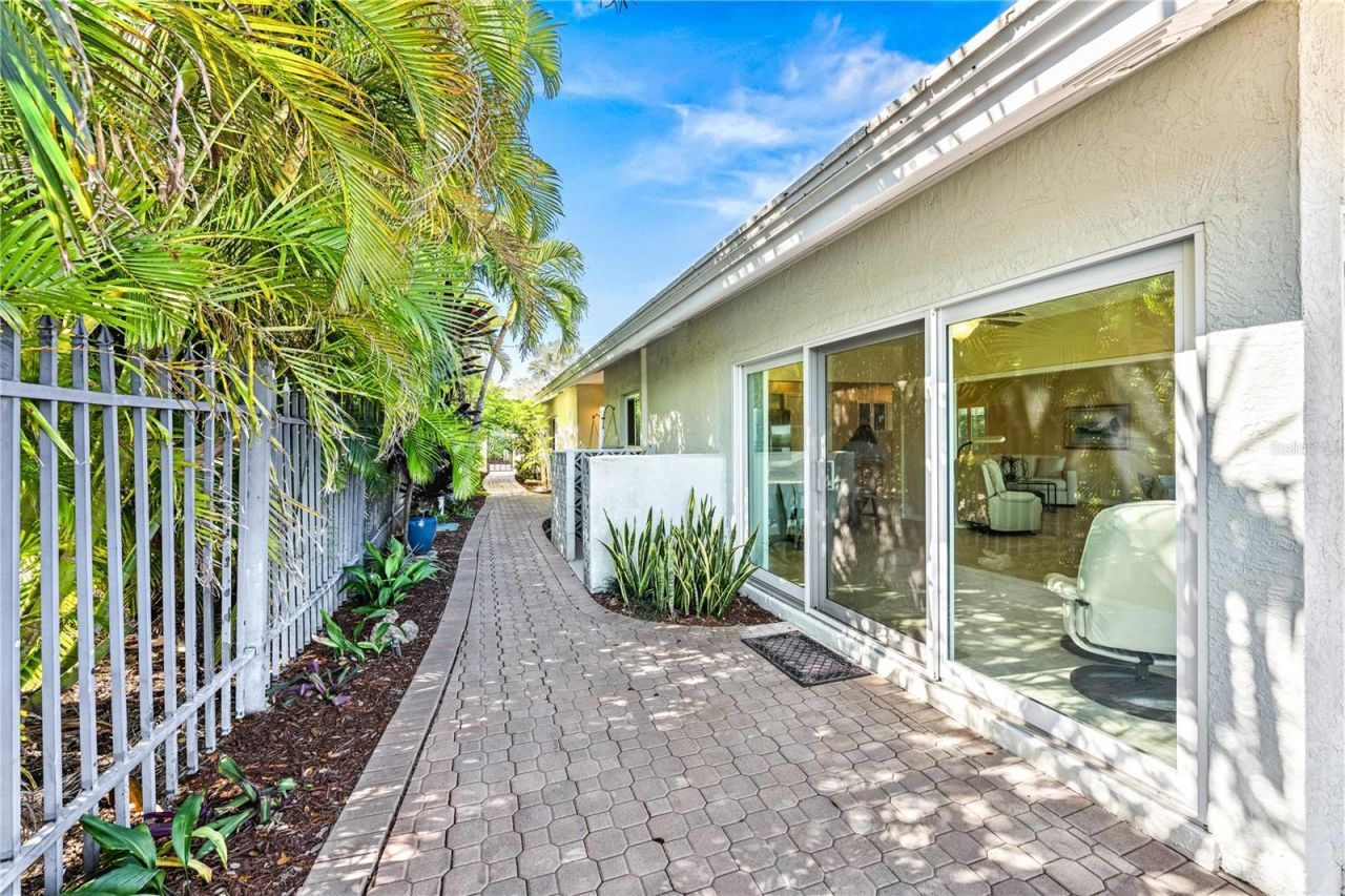 1320 Moonmist Drive, Unit B-11, Sarasota, FL 34242 Photo