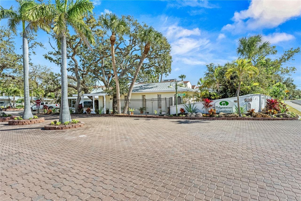 1320 Moonmist Drive, Unit B-11, Sarasota, FL 34242 Photo