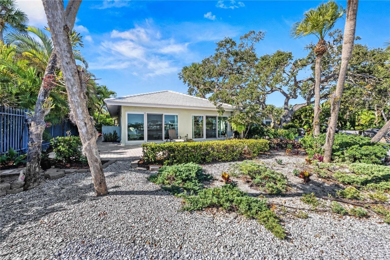 1320 Moonmist Drive, Unit B-11, Sarasota, FL 34242 Photo