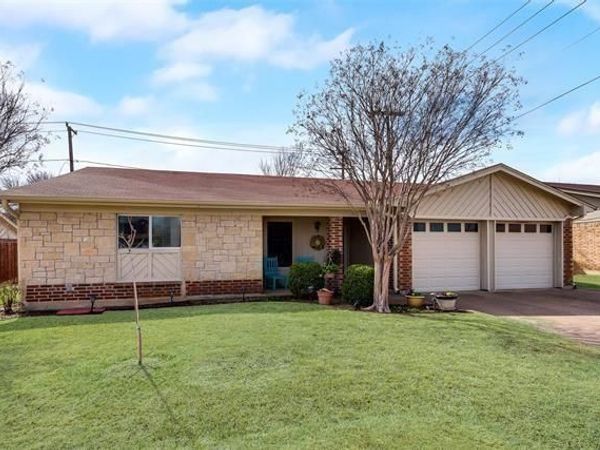 7529 Walnuthill Court, Watauga, TX 76148