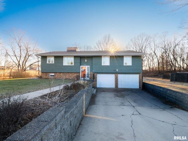 103 EDGEBROOK Court, Washburn, IL 61570