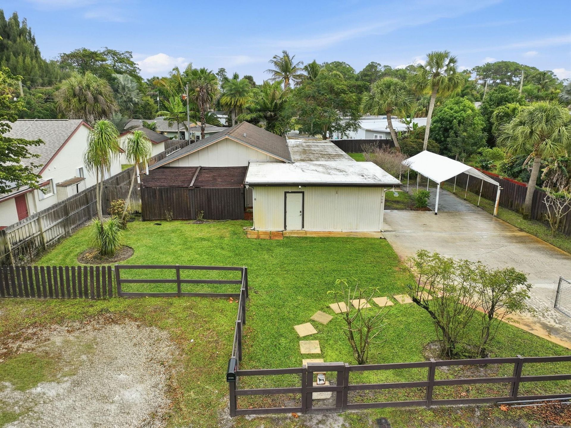 708 Dixie Lane, West Palm Beach, FL 33415 Main Photo