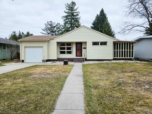 308 Maple Avenue S, Thief River Falls, MN 56701