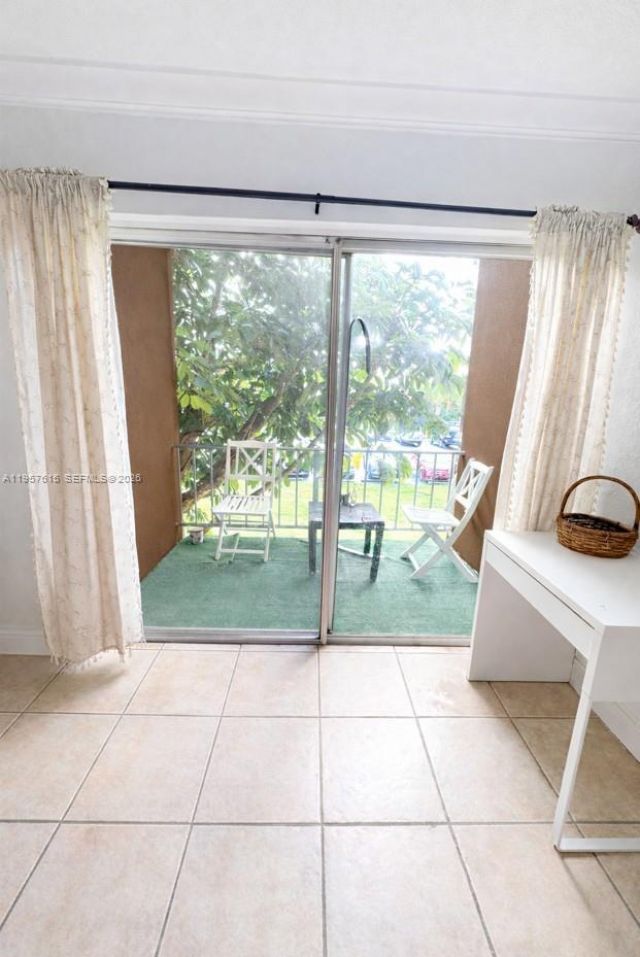 9459 SW 76th St, Unit R8, Miami, FL 33173 Photo