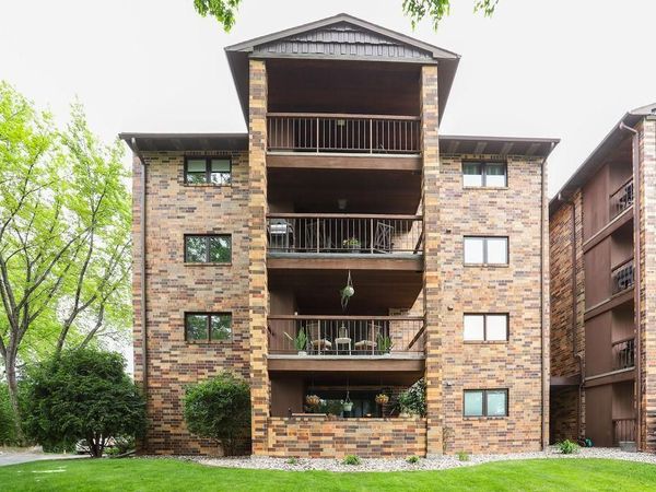 220 8th Street S, Unit B2, Fargo, ND 58103