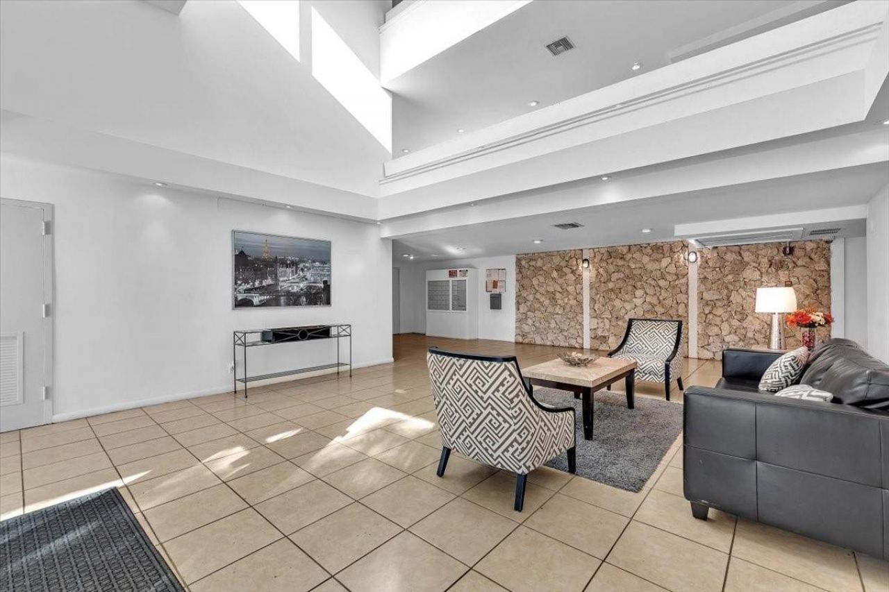 140 Lakeview Drive, Unit 105, Weston, FL 33326 Photo