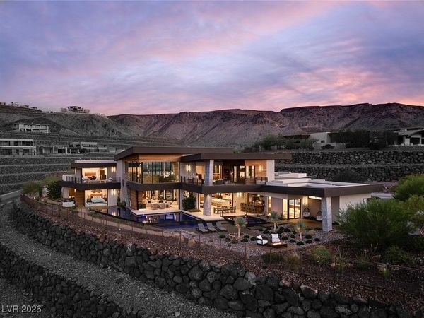 6 Vista Crescent Court, Henderson, NV 89012