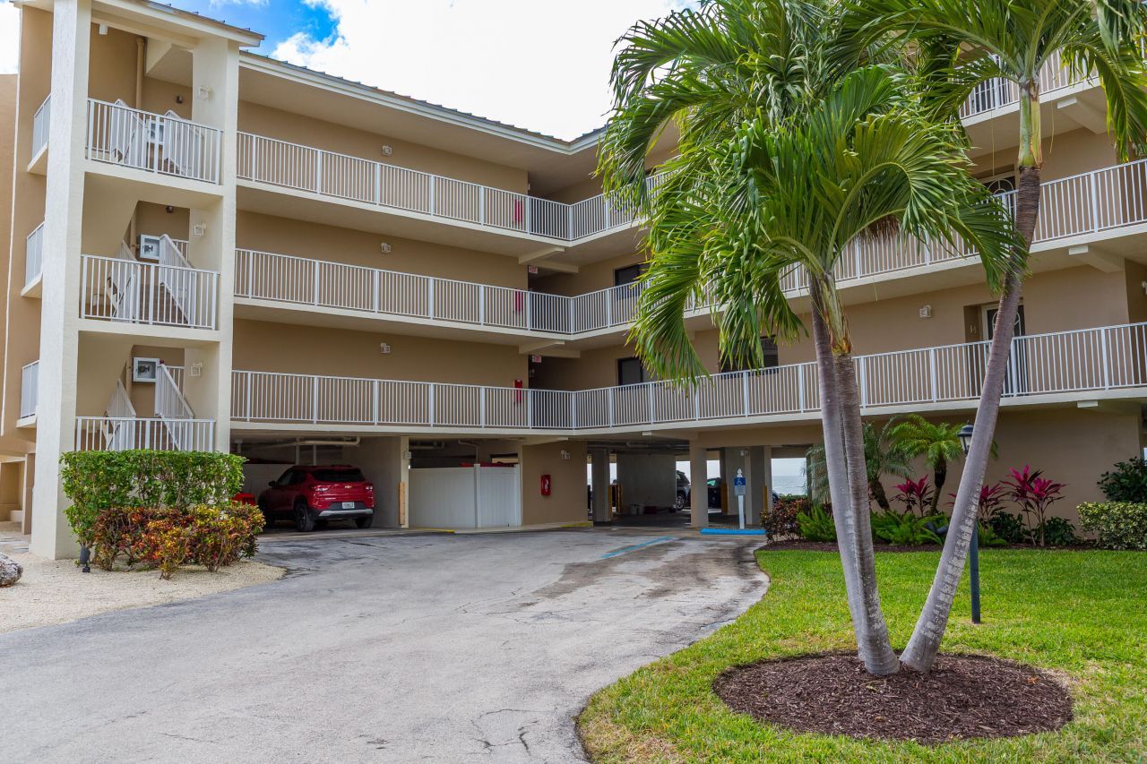 1133 W Ocean Drive, Unit 16, Key Colony, FL 33051 Photo
