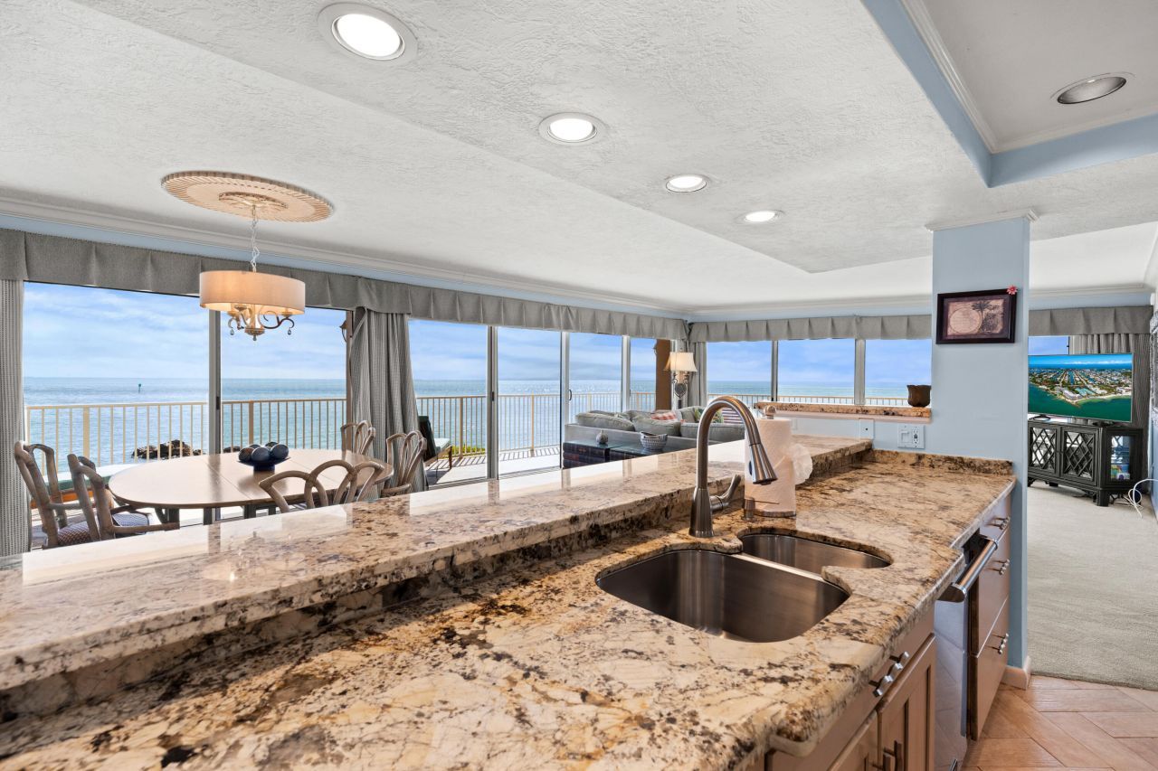 1133 W Ocean Drive, Unit 16, Key Colony, FL 33051 Photo