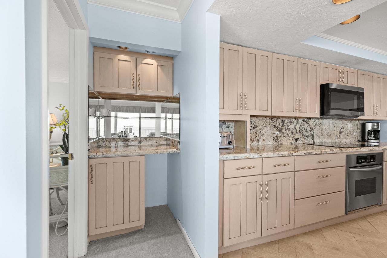 1133 W Ocean Drive, Unit 16, Key Colony, FL 33051 Photo