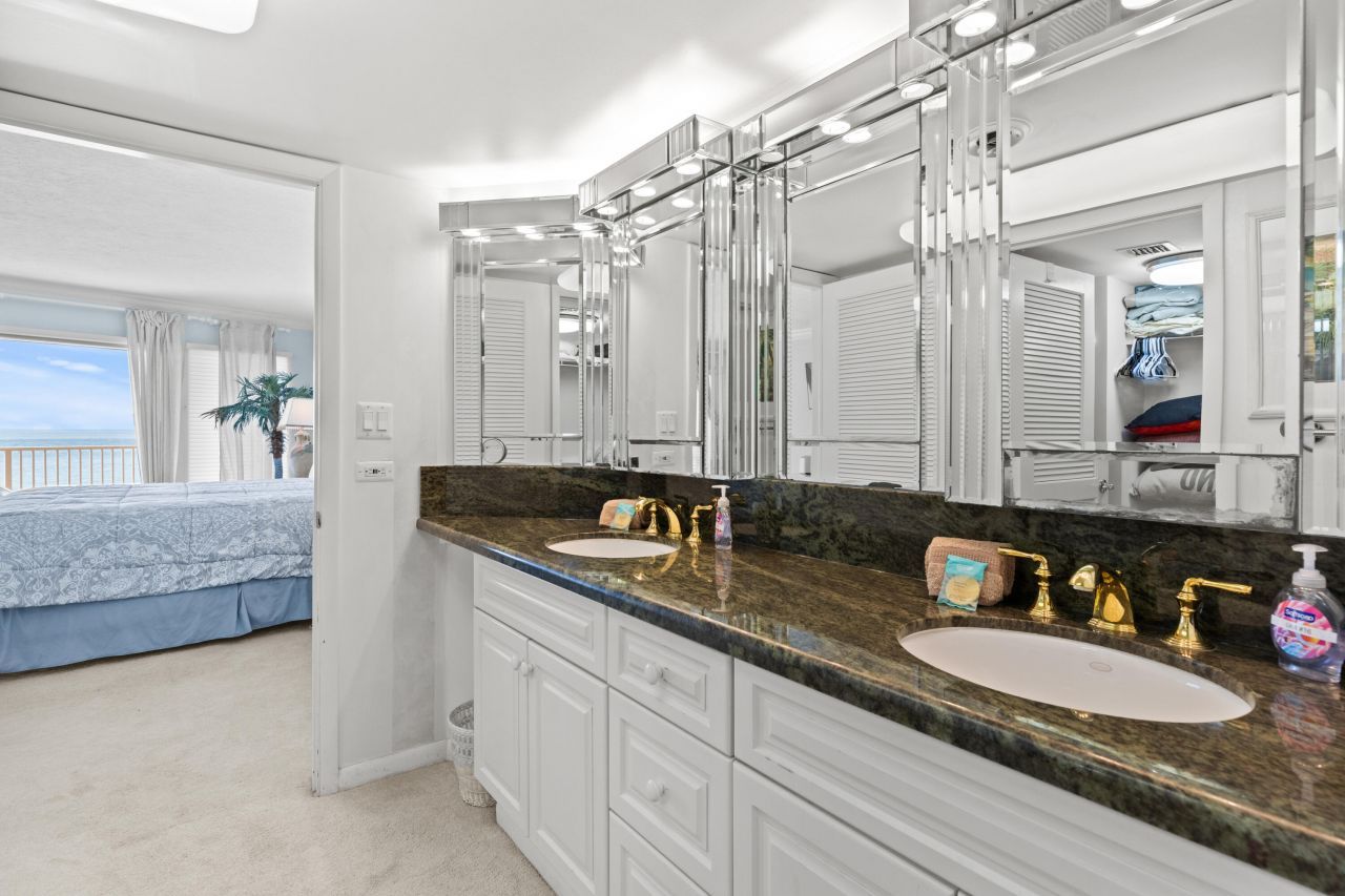 1133 W Ocean Drive, Unit 16, Key Colony, FL 33051 Photo