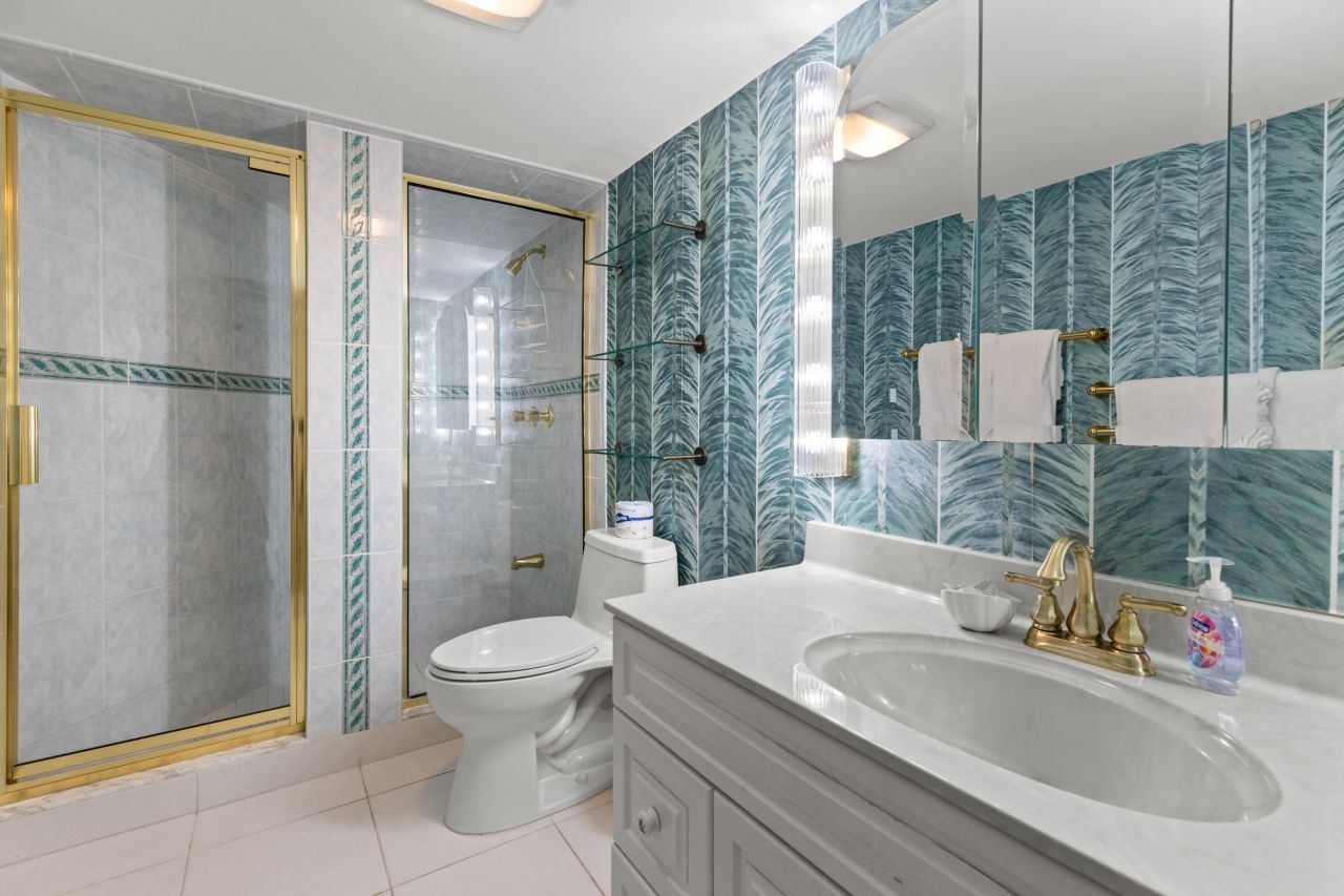 1133 W Ocean Drive, Unit 16, Key Colony, FL 33051 Photo