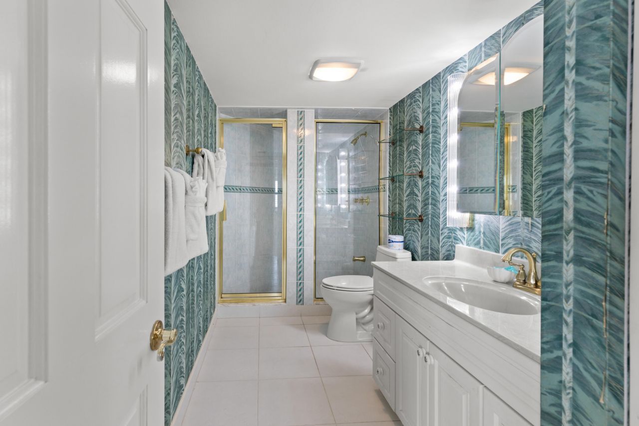 1133 W Ocean Drive, Unit 16, Key Colony, FL 33051 Photo