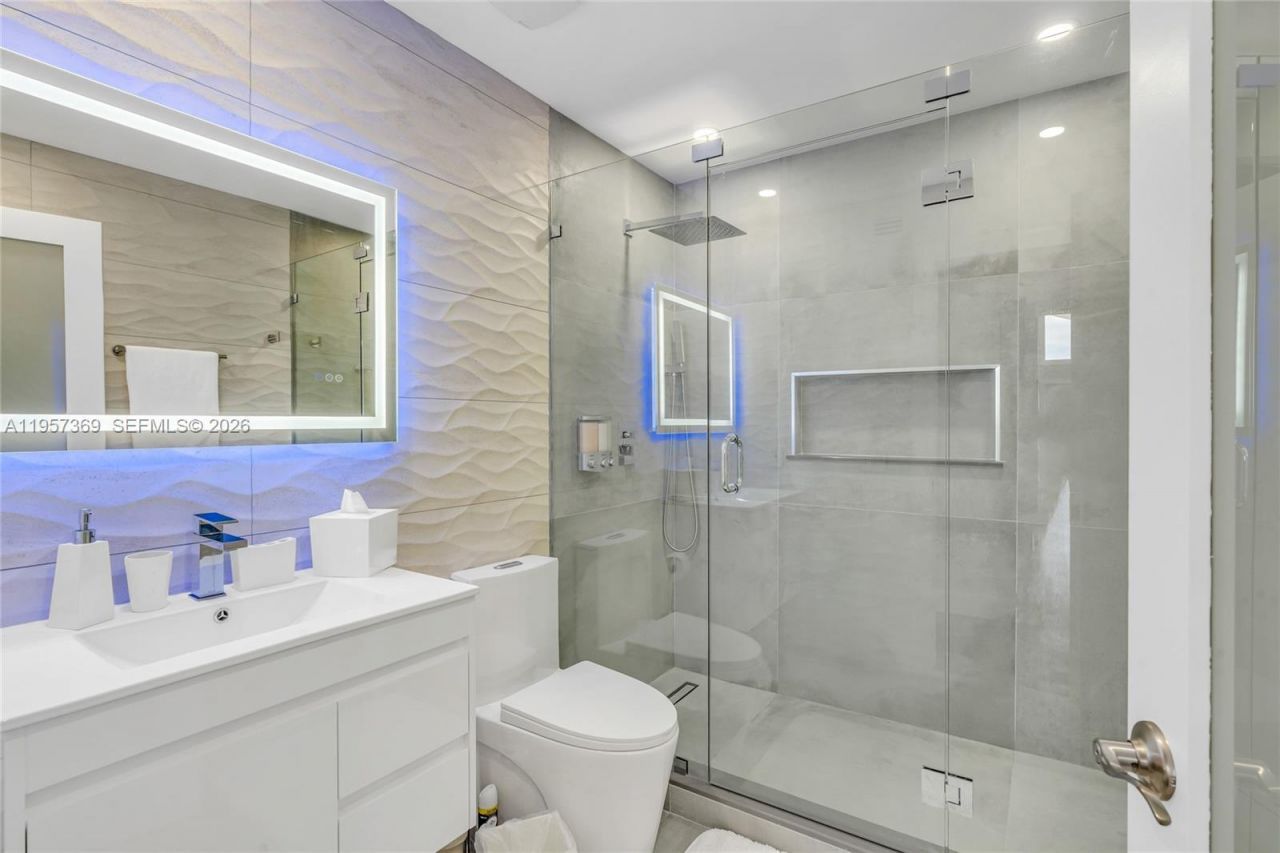 90 N Bounty Ln, Key Largo, FL 33037 Photo