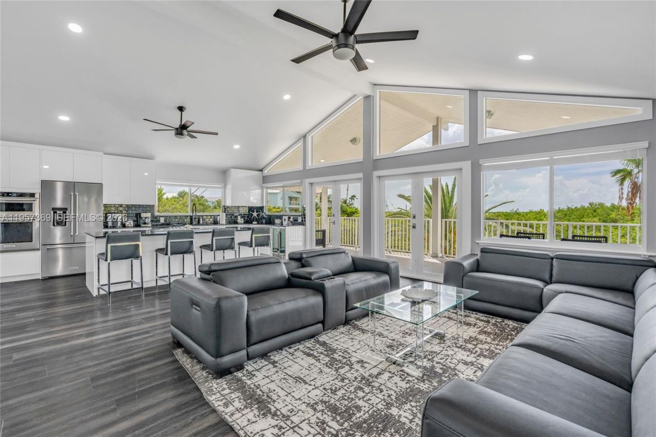 90 N Bounty Ln, Key Largo, FL 33037 Photo