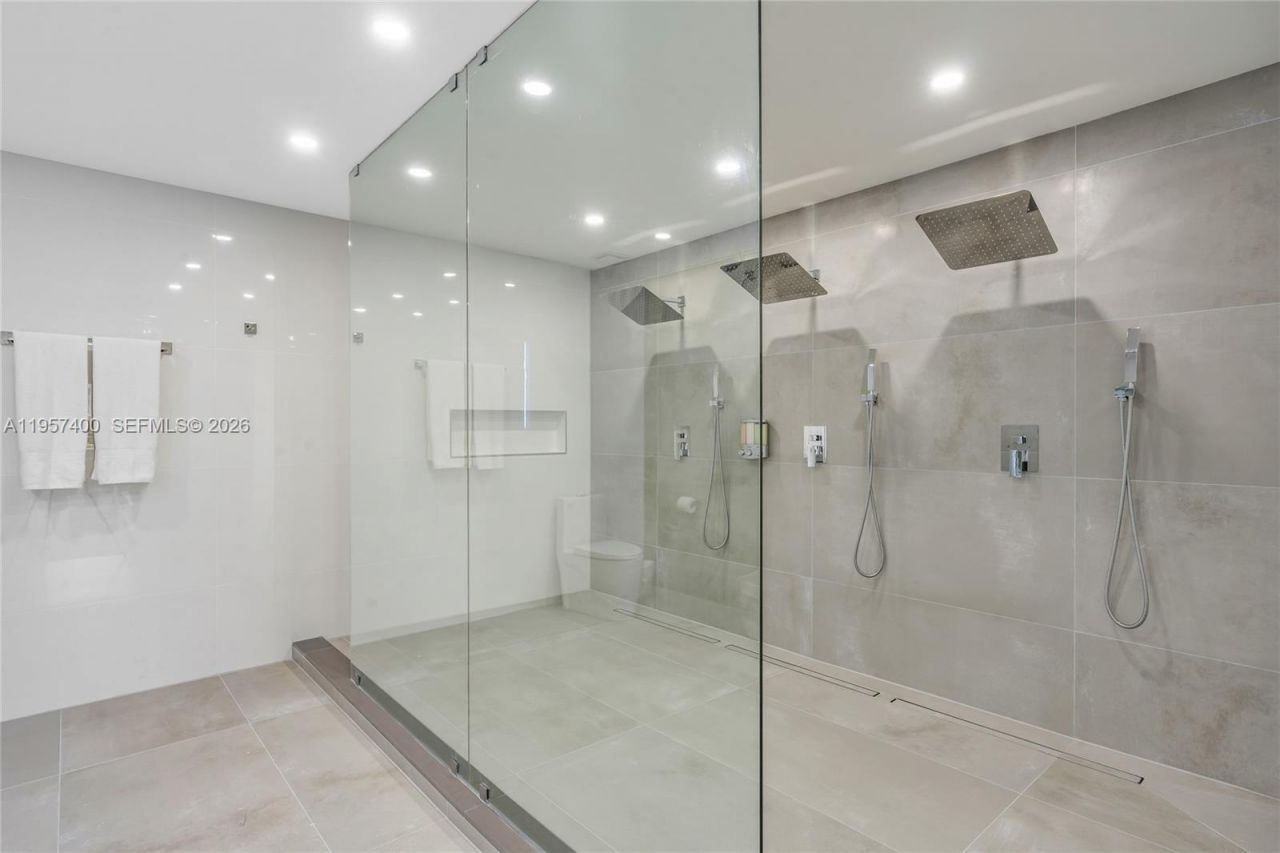 90 N Bounty Ln , Unit 90, Key Largo, FL 33037 Photo