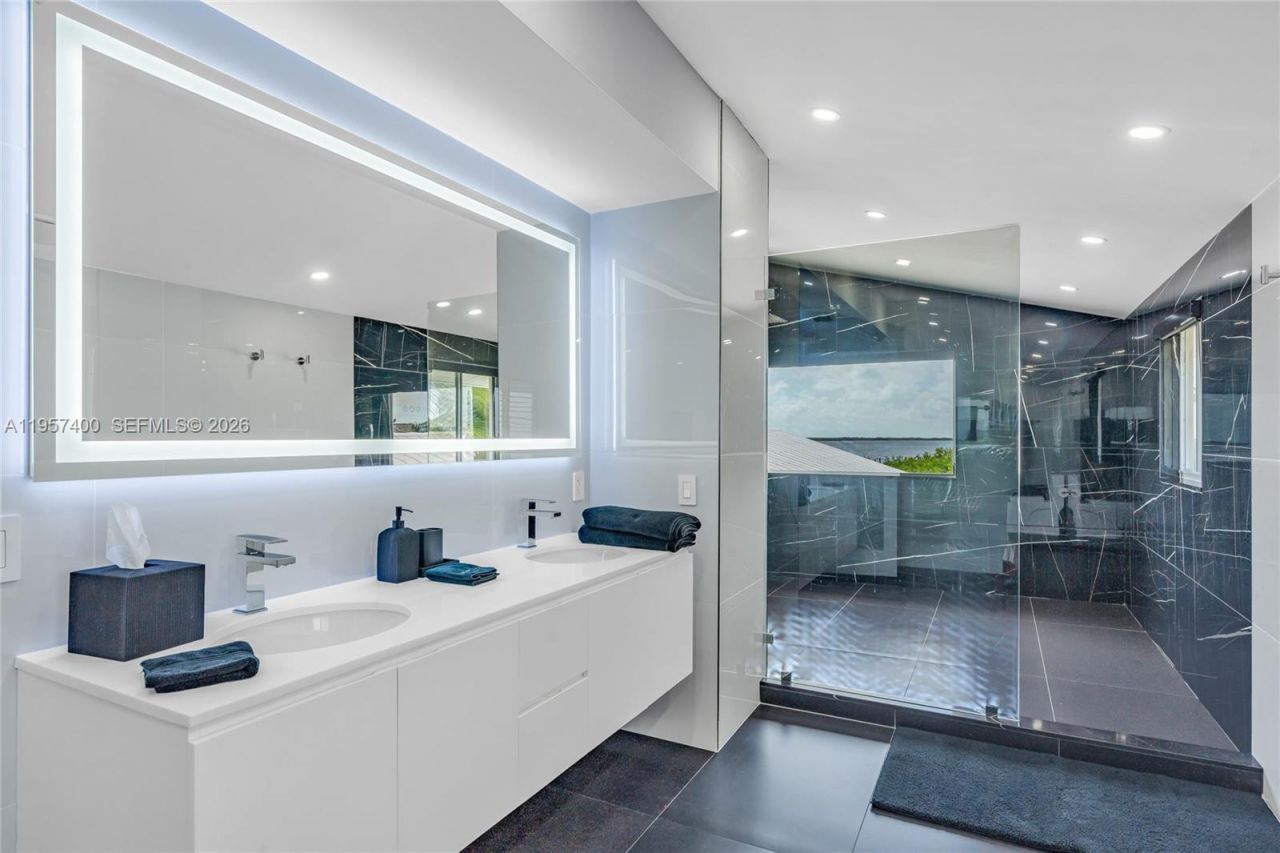 90 N Bounty Ln , Unit 90, Key Largo, FL 33037 Photo