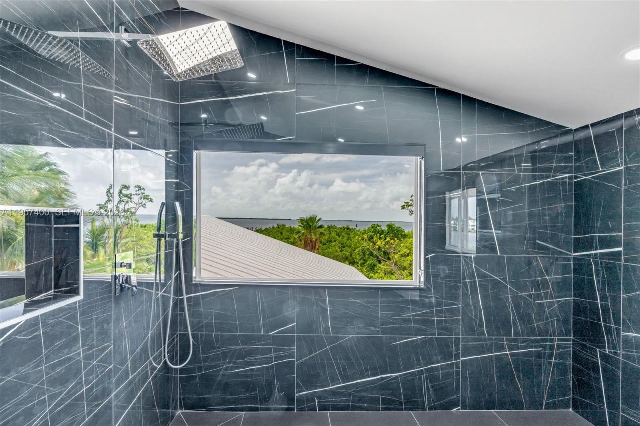 90 N Bounty Ln , Unit 90, Key Largo, FL 33037 Photo