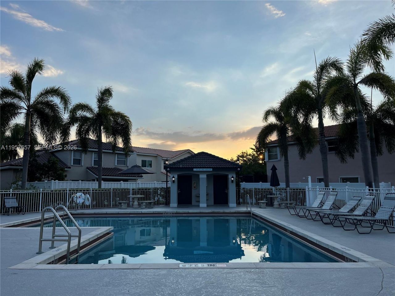 1378 SW 180th Ave, Pembroke Pines, FL 33029 Photo