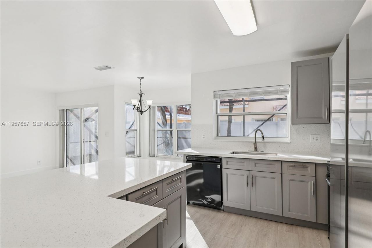 1378 SW 180th Ave, Pembroke Pines, FL 33029 Photo