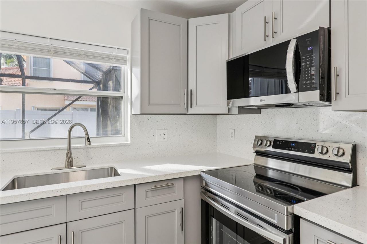 1378 SW 180th Ave, Pembroke Pines, FL 33029 Photo