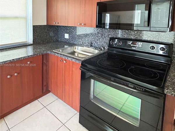 667 NE 86th St, Unit A, Miami, FL 33138