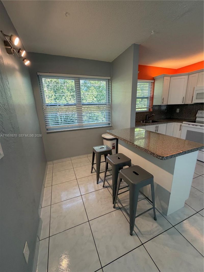 1301 N 12th Ct, Unit 4B, Hollywood, FL 33019 Photo