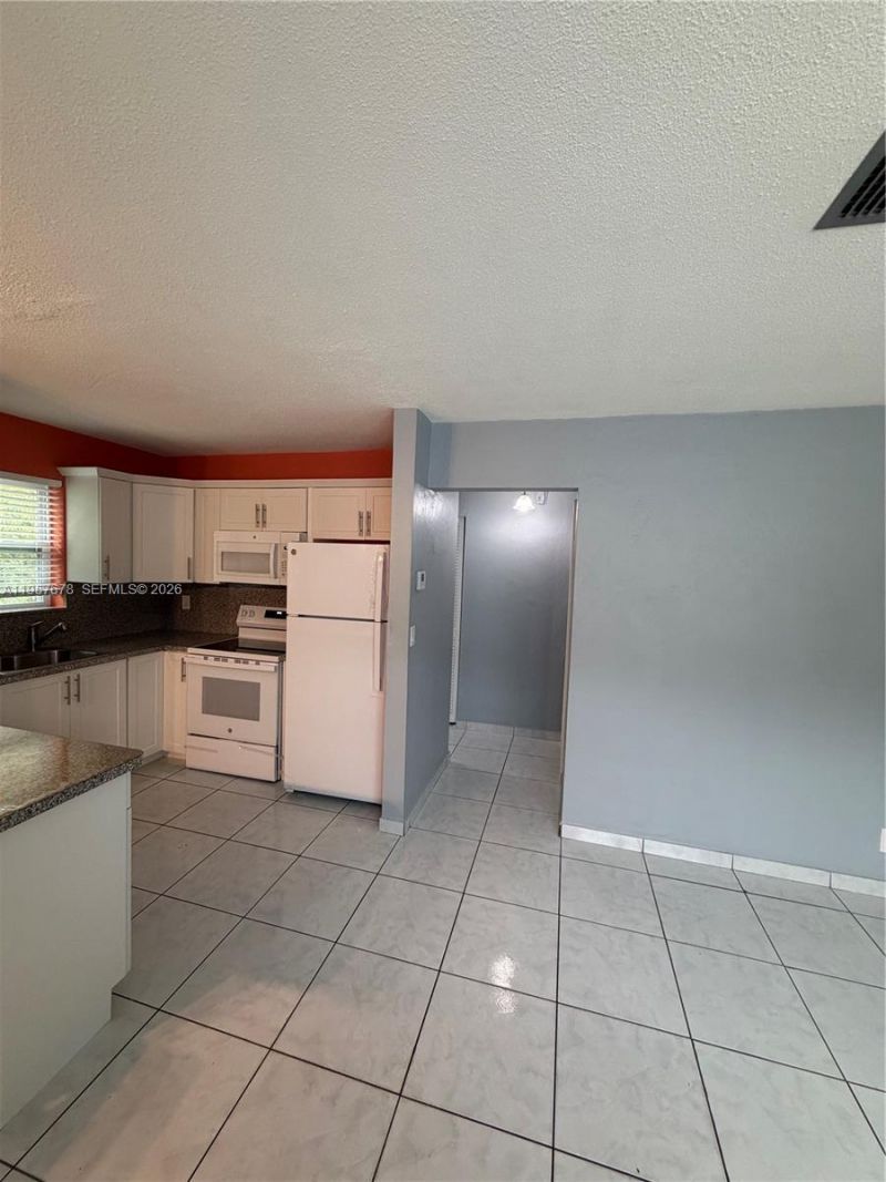 1301 N 12th Ct, Unit 4B, Hollywood, FL 33019 Photo