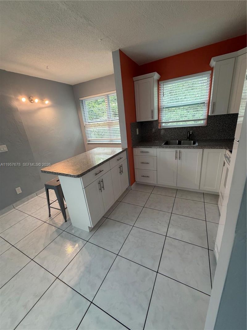 1301 N 12th Ct, Unit 4B, Hollywood, FL 33019 Photo