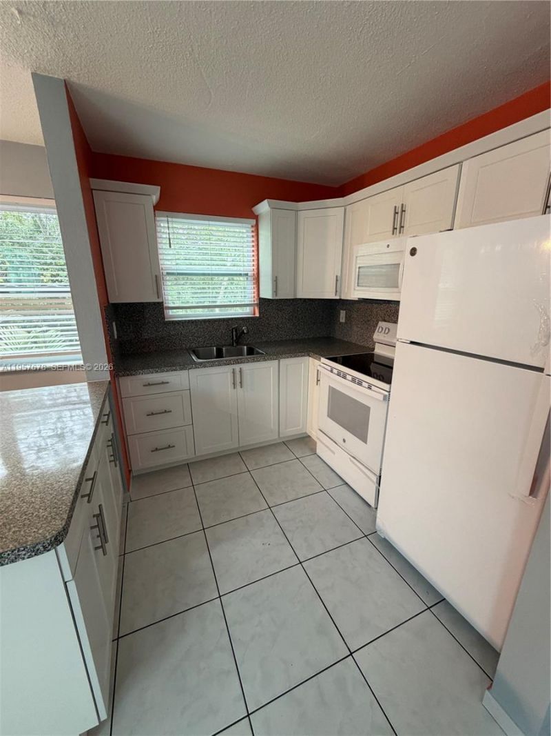 1301 N 12th Ct, Unit 4B, Hollywood, FL 33019 Photo