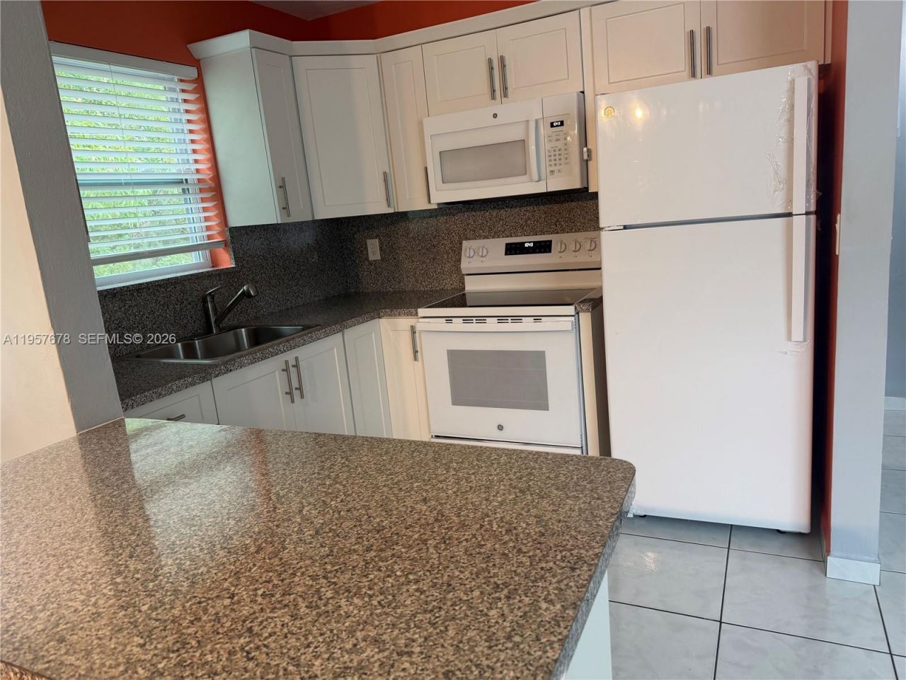 1301 N 12th Ct, Unit 4B, Hollywood, FL 33019 Photo